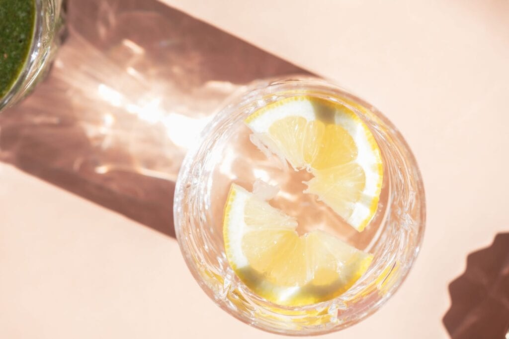 Die Vorteile von Zitronenwasser