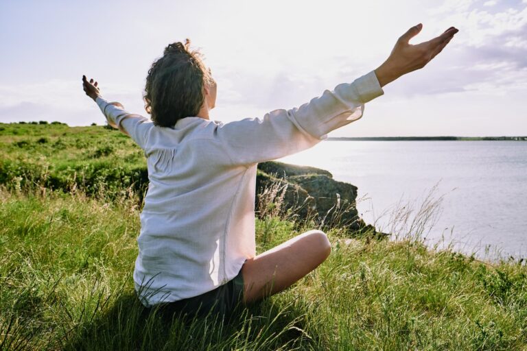 Was ist Erdung und kann sie helfen, deine Gesundheit zu verbessern?