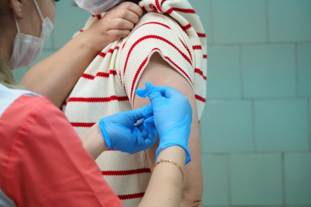 Warum hinterlässt die Pockenimpfung eine Narbe